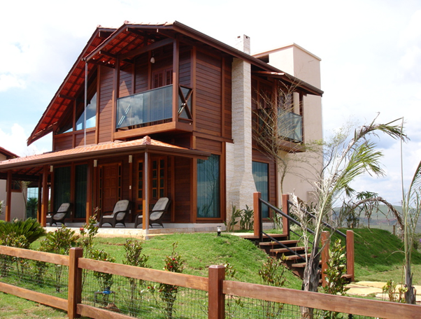 Casa de madeira é mais barata que alvenaria? Descubra o que realmente vale a pena